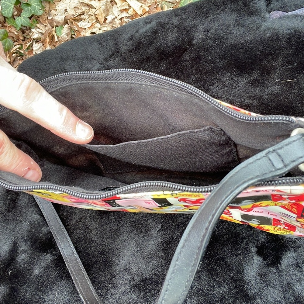 Relic Colorful Handbag Purse Short Strap Kiss & Tell Phone Me The Dance of Love - Picture 14 of 16